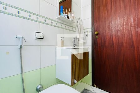 Casa à venda com 220m², 5 quartos e 2 vagas Casa à venda com 220m², 5 quartos e 2 vagasBanheiro