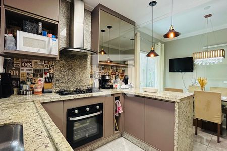 Casa à venda com 220m², 5 quartos e 2 vagas Casa à venda com 220m², 5 quartos e 2 vagasCozinha 1