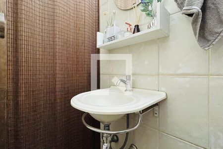 Casa à venda com 220m², 5 quartos e 2 vagas Casa à venda com 220m², 5 quartos e 2 vagasLavabo 1