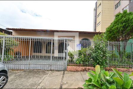 Casa à venda com 268m², 3 quartos e 2 vagasFachada