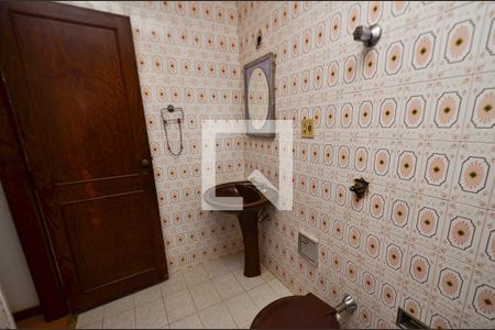 Casa à venda com 268m², 3 quartos e 2 vagasBanheiro social