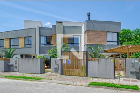 Casa para alugar com 127m², 3 quartos e 1 vaga Casa para alugar com 127m², 3 quartos e 1 vagaFachada