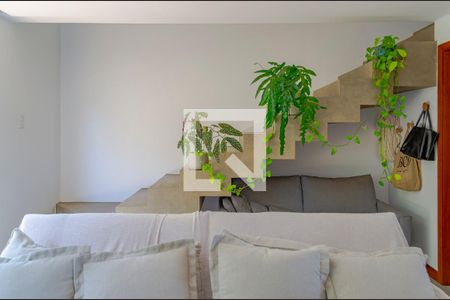 Casa para alugar com 127m², 3 quartos e 1 vaga Casa para alugar com 127m², 3 quartos e 1 vagaEscada