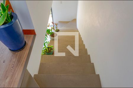 Casa para alugar com 127m², 3 quartos e 1 vaga Casa para alugar com 127m², 3 quartos e 1 vagaEscada