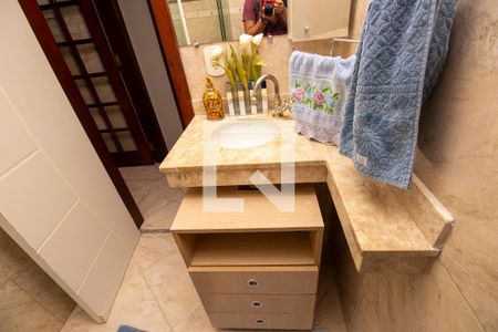 Casa de condomínio à venda com 255m², 3 quartos e 1 vagaBanheiro