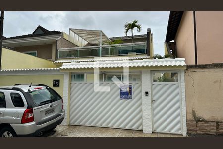 Casa de condomínio à venda com 255m², 3 quartos e 1 vagaFachada