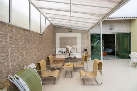 Casa de condomínio à venda com 255m², 3 quartos e 1 vagaCobertura