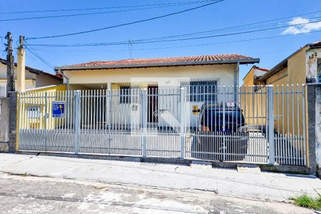 Casa para alugar com 250m², 3 quartos e 3 vagas Casa para alugar com 250m², 3 quartos e 3 vagasFachada