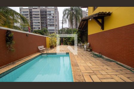 Casa de condomínio à venda com 500m², 6 quartos e 2 vagas Casa de condomínio à venda com 500m², 6 quartos e 2 vagasPiscina