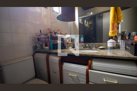 Casa de condomínio à venda com 500m², 6 quartos e 2 vagas Casa de condomínio à venda com 500m², 6 quartos e 2 vagasBanheiro Social