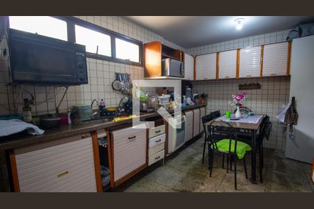 Casa de condomínio à venda com 500m², 6 quartos e 2 vagas Casa de condomínio à venda com 500m², 6 quartos e 2 vagasCozinha