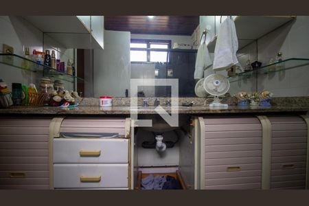 Casa de condomínio à venda com 500m², 6 quartos e 2 vagas Casa de condomínio à venda com 500m², 6 quartos e 2 vagasBanheiro da Suíte