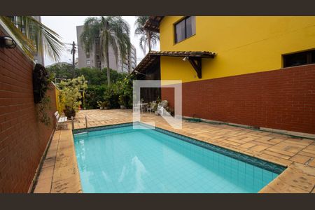Casa de condomínio à venda com 500m², 6 quartos e 2 vagas Casa de condomínio à venda com 500m², 6 quartos e 2 vagasPiscina