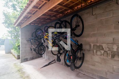 Bicicletário de apartamento para alugar com 2 quartos, 52m² em Jardim Itamarati, Poá