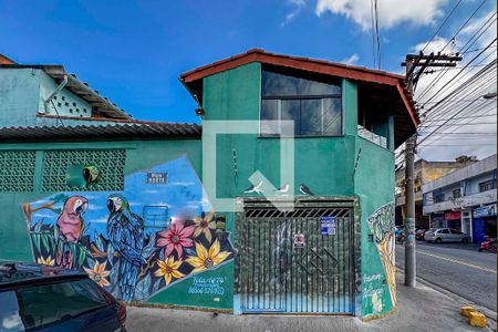 Casa à venda com 120m², 3 quartos e 1 vaga Casa à venda com 120m², 3 quartos e 1 vagaFachada