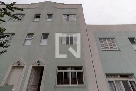 Casa de condomínio à venda com 128m², 3 quartos e 2 vagas Casa de condomínio à venda com 128m², 3 quartos e 2 vagasFachada