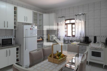 Casa para alugar com 400m², 4 quartos e 5 vagas Casa para alugar com 400m², 4 quartos e 5 vagasCozinha