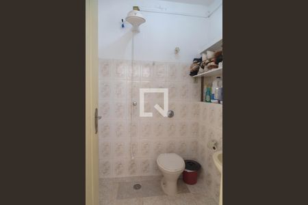 Casa para alugar com 400m², 4 quartos e 5 vagas Casa para alugar com 400m², 4 quartos e 5 vagasBanheiro de Serviço