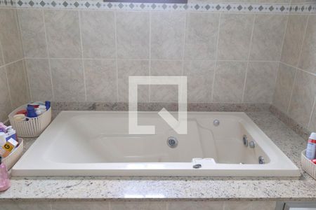 Casa para alugar com 400m², 4 quartos e 5 vagas Casa para alugar com 400m², 4 quartos e 5 vagasBanheiro 2