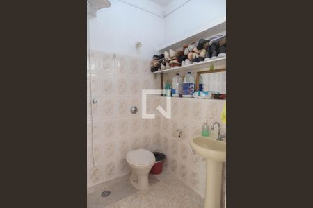 Casa para alugar com 400m², 4 quartos e 5 vagas Casa para alugar com 400m², 4 quartos e 5 vagasBanheiro de Serviço