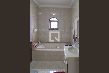 Casa para alugar com 400m², 4 quartos e 5 vagas Casa para alugar com 400m², 4 quartos e 5 vagasBanheiro 2