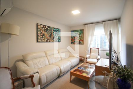 Sala de TV de apartamento à venda com 2 quartos, 150m² em Itaim Bibi, São Paulo