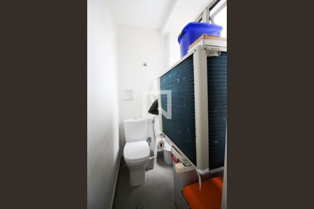 Apartamento à venda com 150m², 2 quartos e 2 vagas Apartamento à venda com 150m², 2 quartos e 2 vagasBanheiro de serviço