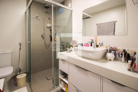 Apartamento à venda com 150m², 2 quartos e 2 vagas Apartamento à venda com 150m², 2 quartos e 2 vagasBanheiro da Suíte