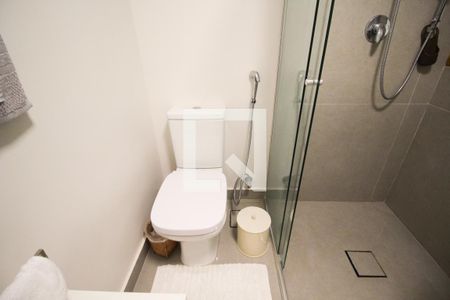 Apartamento à venda com 150m², 2 quartos e 2 vagas Apartamento à venda com 150m², 2 quartos e 2 vagasBanheiro da Suíte