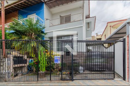 Casa à venda com 300m², 4 quartos e 3 vagasFachada