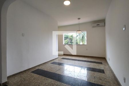 Sala de casa para alugar com 3 quartos, 60m² em Tanque, Rio de Janeiro