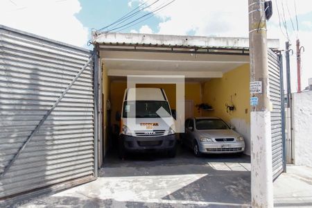 Casa à venda com 260m², 6 quartos e 2 vagas Casa à venda com 260m², 6 quartos e 2 vagasFachada