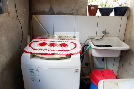 Casa à venda com 260m², 6 quartos e 2 vagas Casa à venda com 260m², 6 quartos e 2 vagasLavanderia