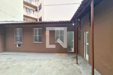 Casa para alugar com 70m², 2 quartos e sem vaga Casa para alugar com 70m², 2 quartos e sem vagaFachada