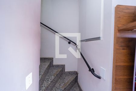 Casa de condomínio à venda com 86m², 2 quartos e 2 vagasEscada