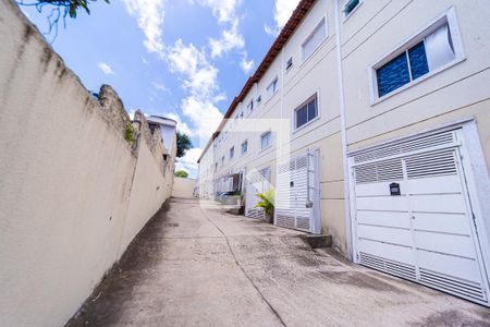 Casa de condomínio à venda com 86m², 2 quartos e 2 vagasEntrada