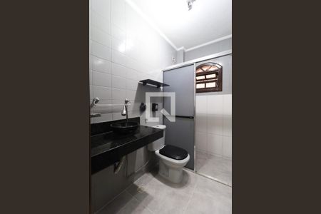 Casa para alugar com 73m², 2 quartos e 1 vaga Casa para alugar com 73m², 2 quartos e 1 vagaBanheiro