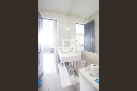 Banheiro de kitnet/studio para alugar com 1 quarto, 81m² em Brasilândia, São Gonçalo