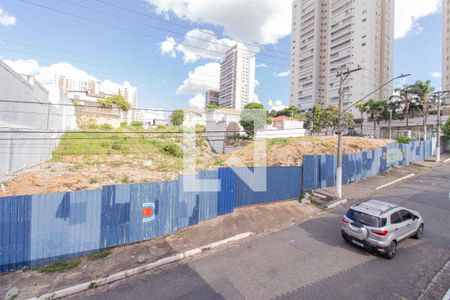 Casa à venda com 230m², 5 quartos e 3 vagas Casa à venda com 230m², 5 quartos e 3 vagasVaranda - Vista