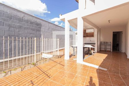 Casa à venda com 230m², 5 quartos e 3 vagas Casa à venda com 230m², 5 quartos e 3 vagasQuintal e área de serviço