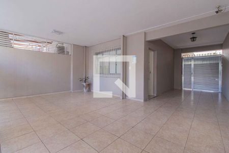 Casa à venda com 230m², 5 quartos e 3 vagas Casa à venda com 230m², 5 quartos e 3 vagasGaragem