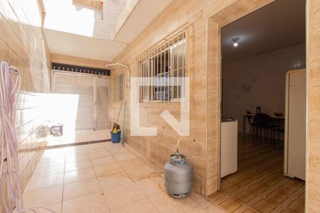 Casa à venda com 230m², 5 quartos e 3 vagas Casa à venda com 230m², 5 quartos e 3 vagasQuintal