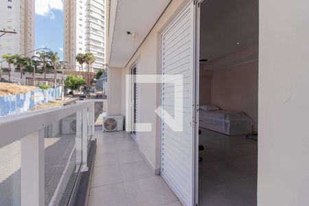 Casa à venda com 230m², 5 quartos e 3 vagas Casa à venda com 230m², 5 quartos e 3 vagasVaranda