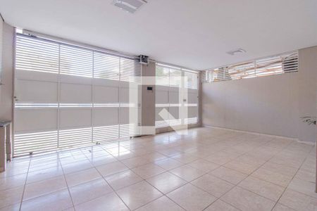 Casa à venda com 230m², 5 quartos e 3 vagas Casa à venda com 230m², 5 quartos e 3 vagasGaragem