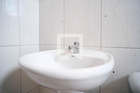 Casa de condomínio para alugar com 60m², 2 quartos e 1 vaga Casa de condomínio para alugar com 60m², 2 quartos e 1 vagaBanheiro Quarto2