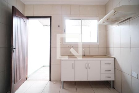 Cozinha de casa de condomínio para alugar com 2 quartos, 60m² em Vila Ré, São Paulo