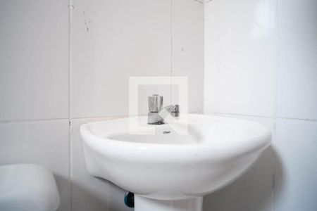 Casa de condomínio para alugar com 60m², 2 quartos e 1 vaga Casa de condomínio para alugar com 60m², 2 quartos e 1 vagaBanheiro Quarto 1