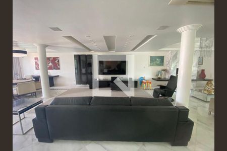 Casa à venda com 5 quartos, 682m² em Camboinhas, Niterói