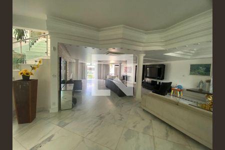 Casa à venda com 5 quartos, 682m² em Camboinhas, Niterói