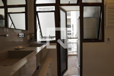 Apartamento à venda com 300m², 6 quartos e 4 vagasBanheiro da Suíte